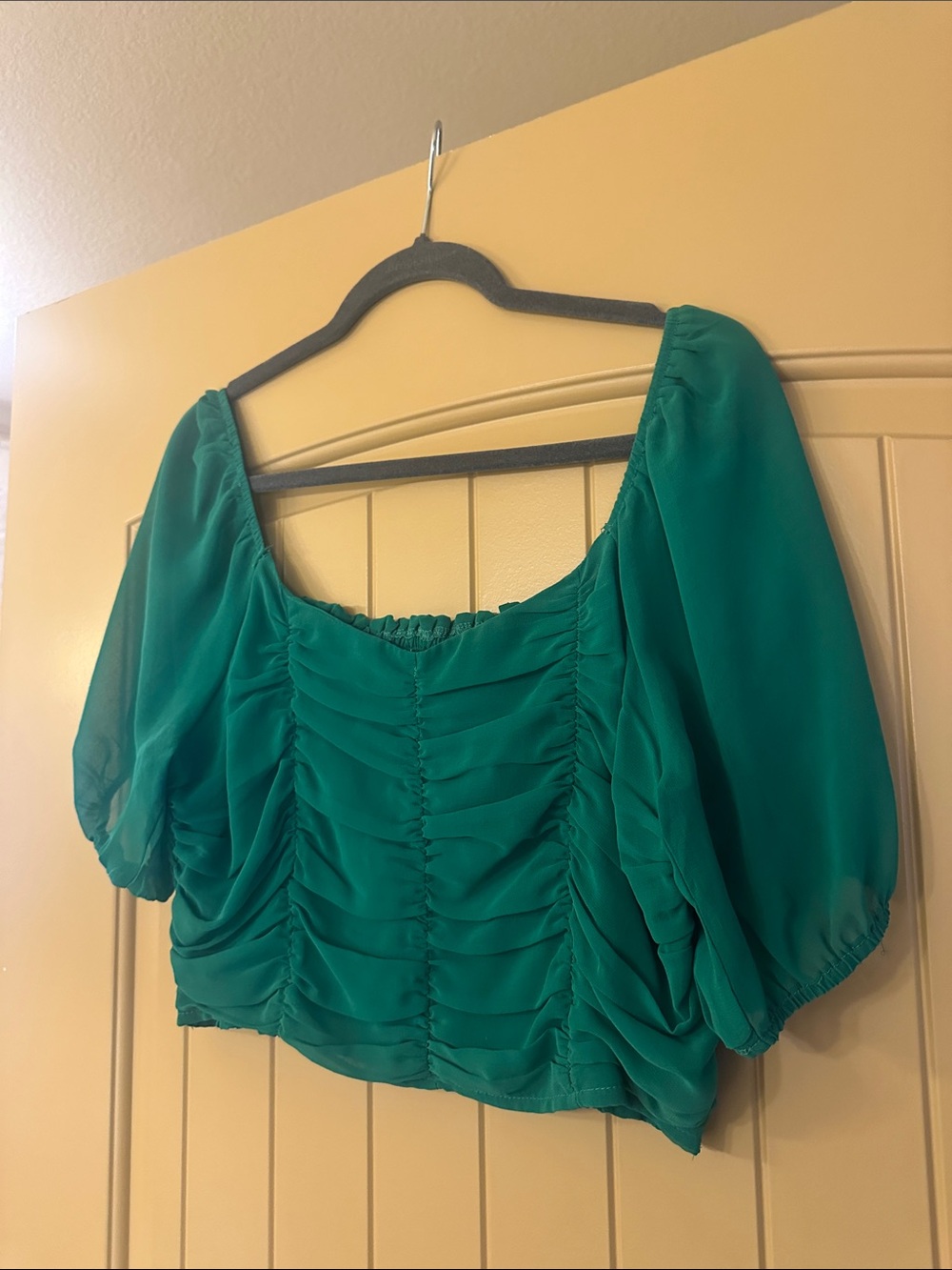 Altard State Green Ruched Puff-Sleeve Women’s Top